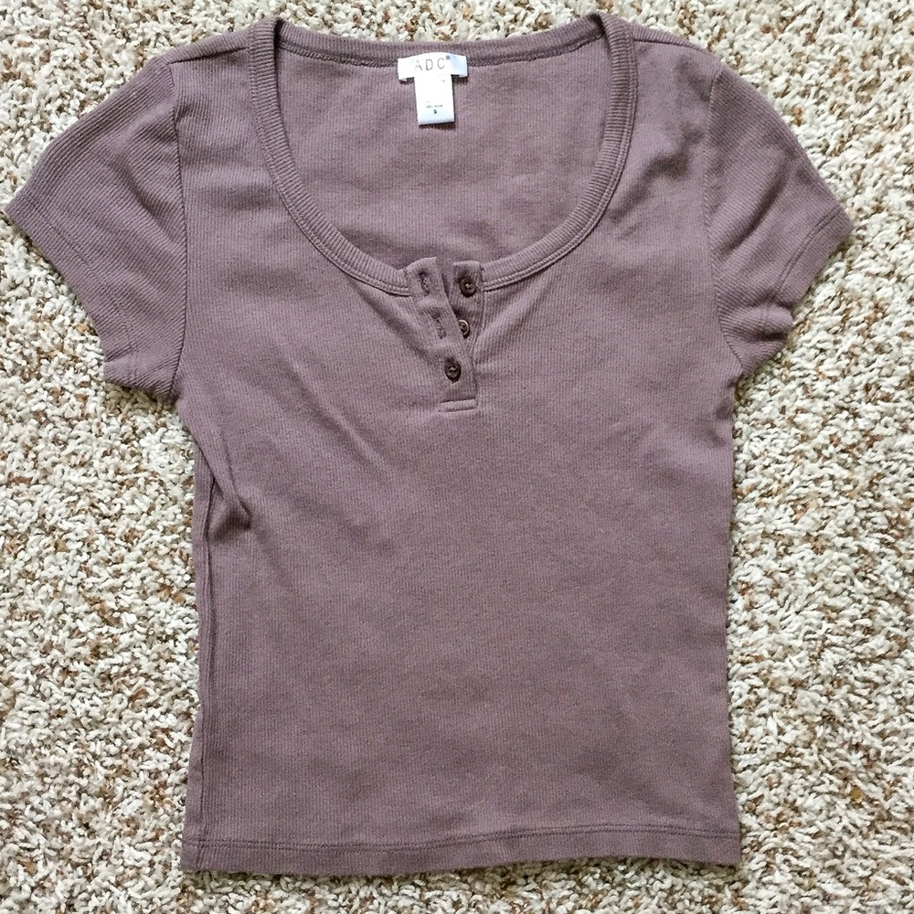 Cap sleeve button-down crop top